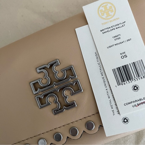 New Tory Burch BRITTEN STUDS FLAP
ENVELOPE WALLET - Picture 3 of 8